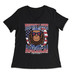 Patriotic Bigfoot Loves America! 4th of July design - Women's V-Neck Tee - Black