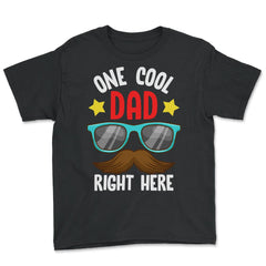 One Cool Dad Right Here! Funny Gift for Father's Day print - Youth Tee - Black